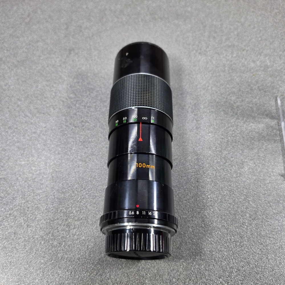 Sakar Auto Zoom 100-200mm f/5.6 Lens Manual Focus Black‎ Excellent with Case